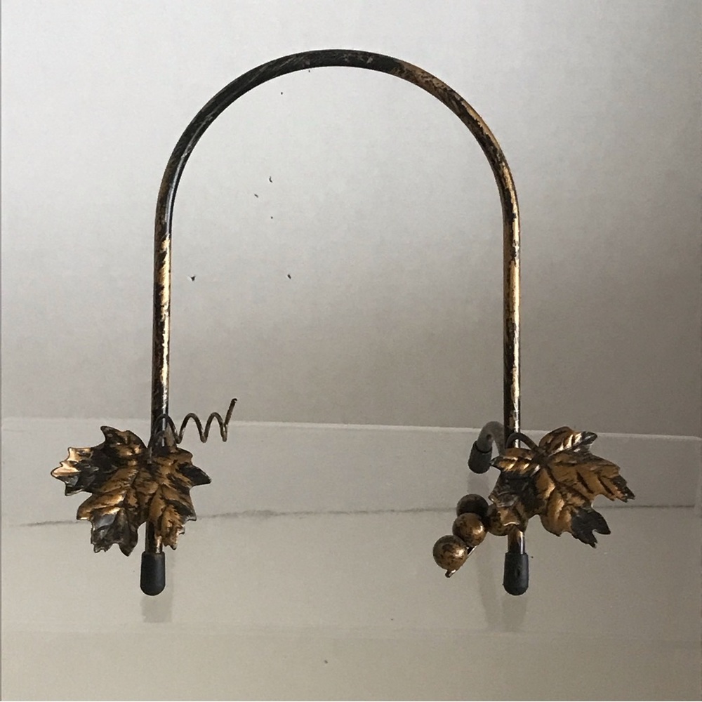 Metal Easel 6" Stand With Grape Bunch Leaves Vine Design